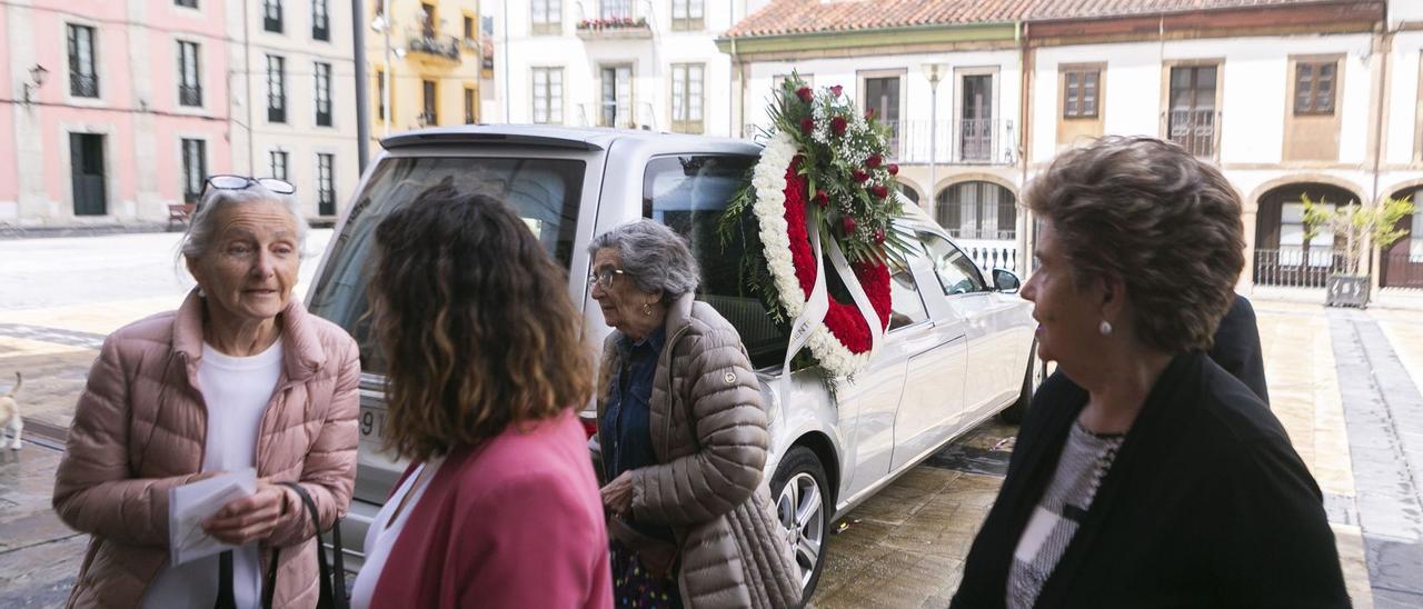 Funeral por el periodista José Luis Balbín.