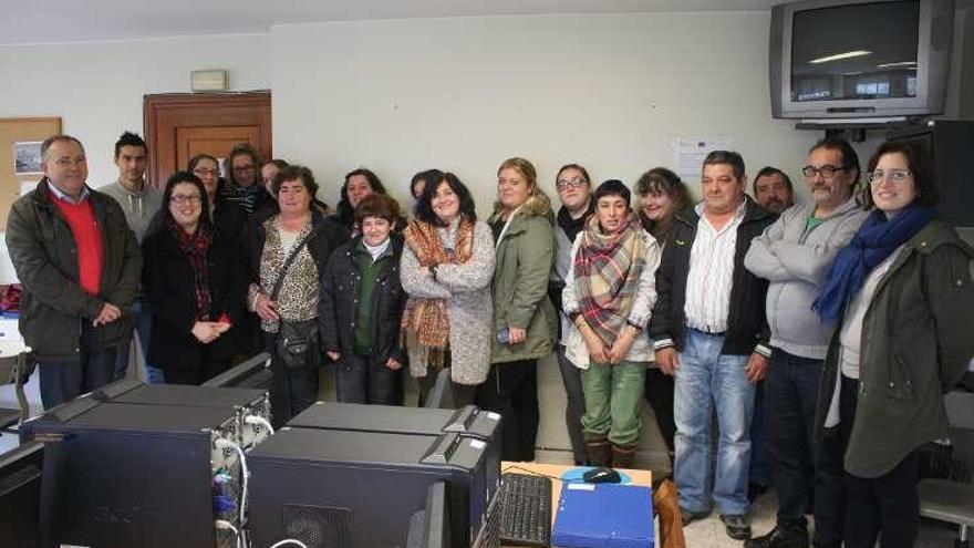 Quince alumnas participan en el curso de alfabetización digital