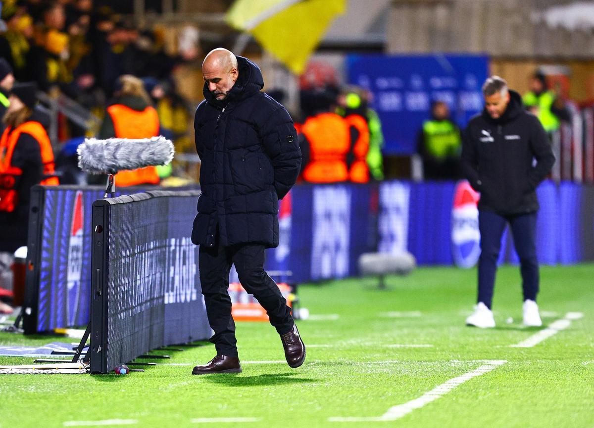 Pep Guardiola, cabizbajo tras su derrota en Noruega