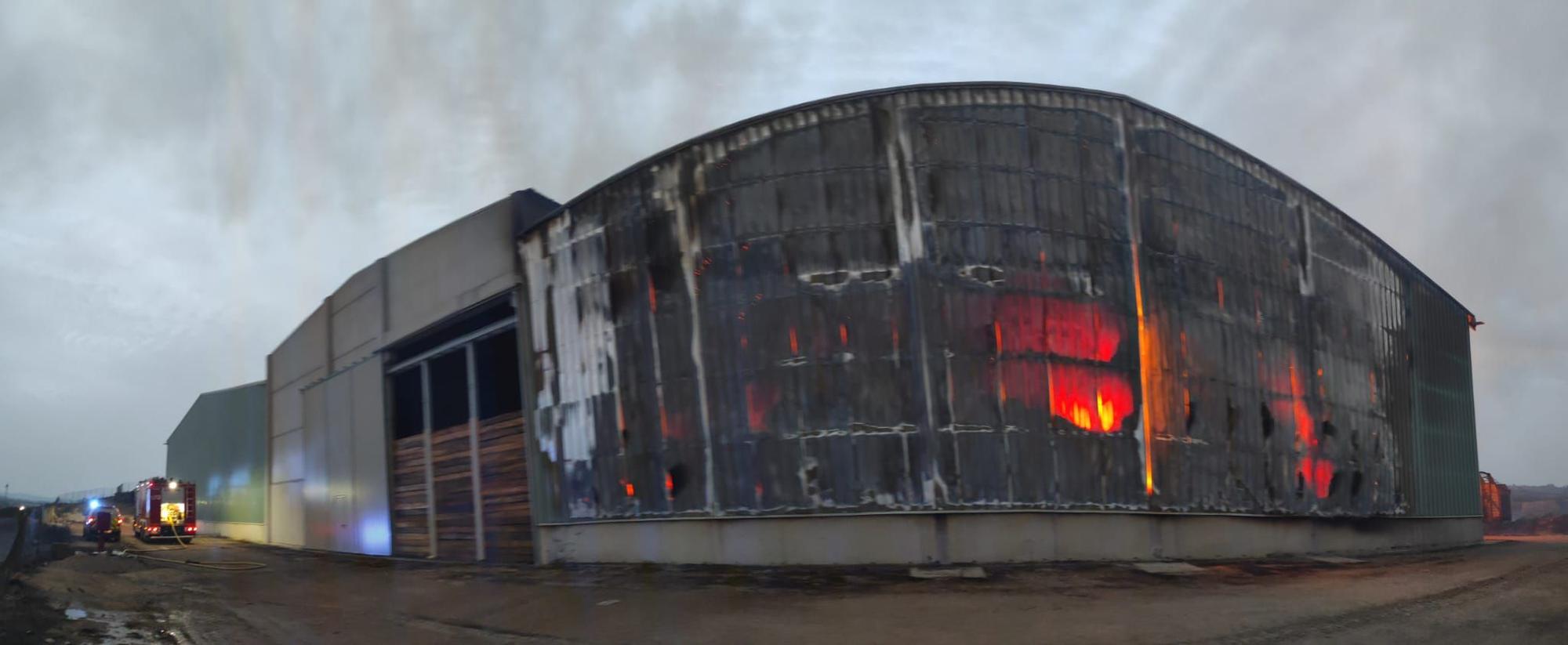 Incendio de las instalaciones del secadero de Grañén (Huesca)