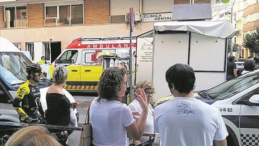 Asisten a una persona en Vila-real al arder un armario de contadores