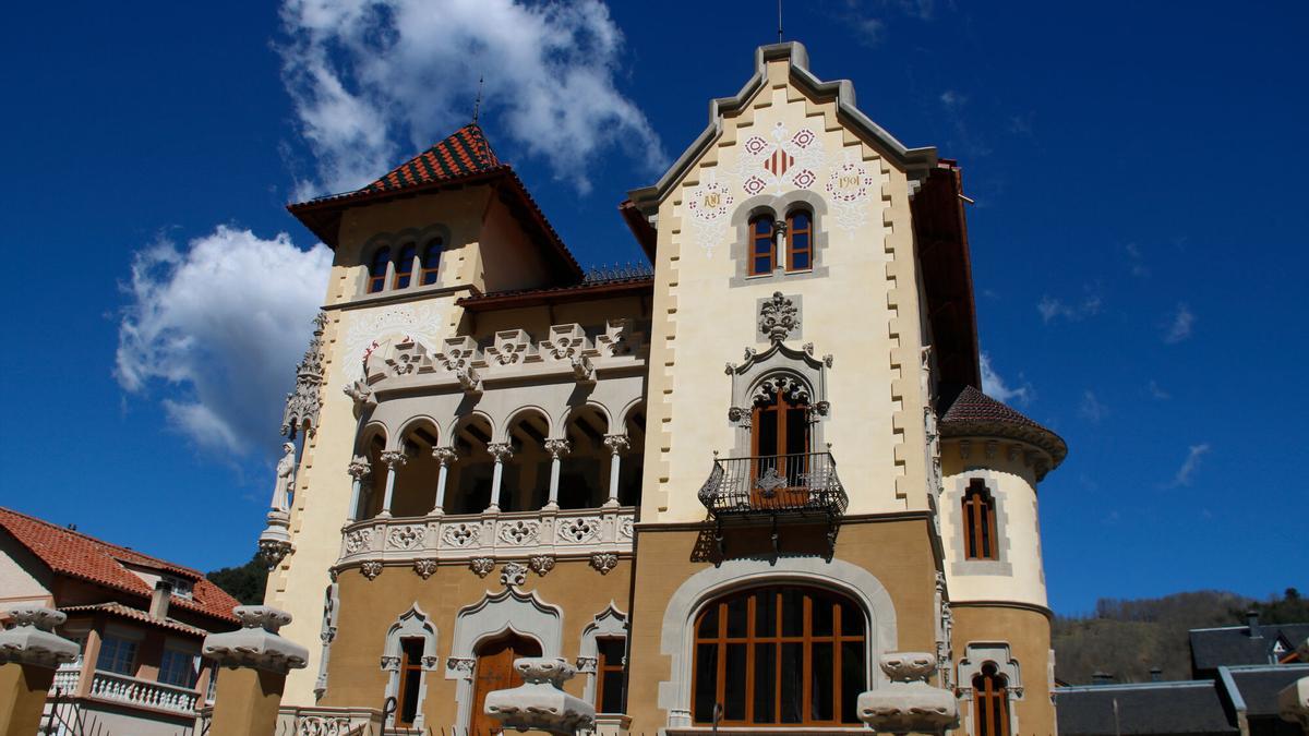 El edificio modernista Can Roig de Camprodon, después de su restauración.