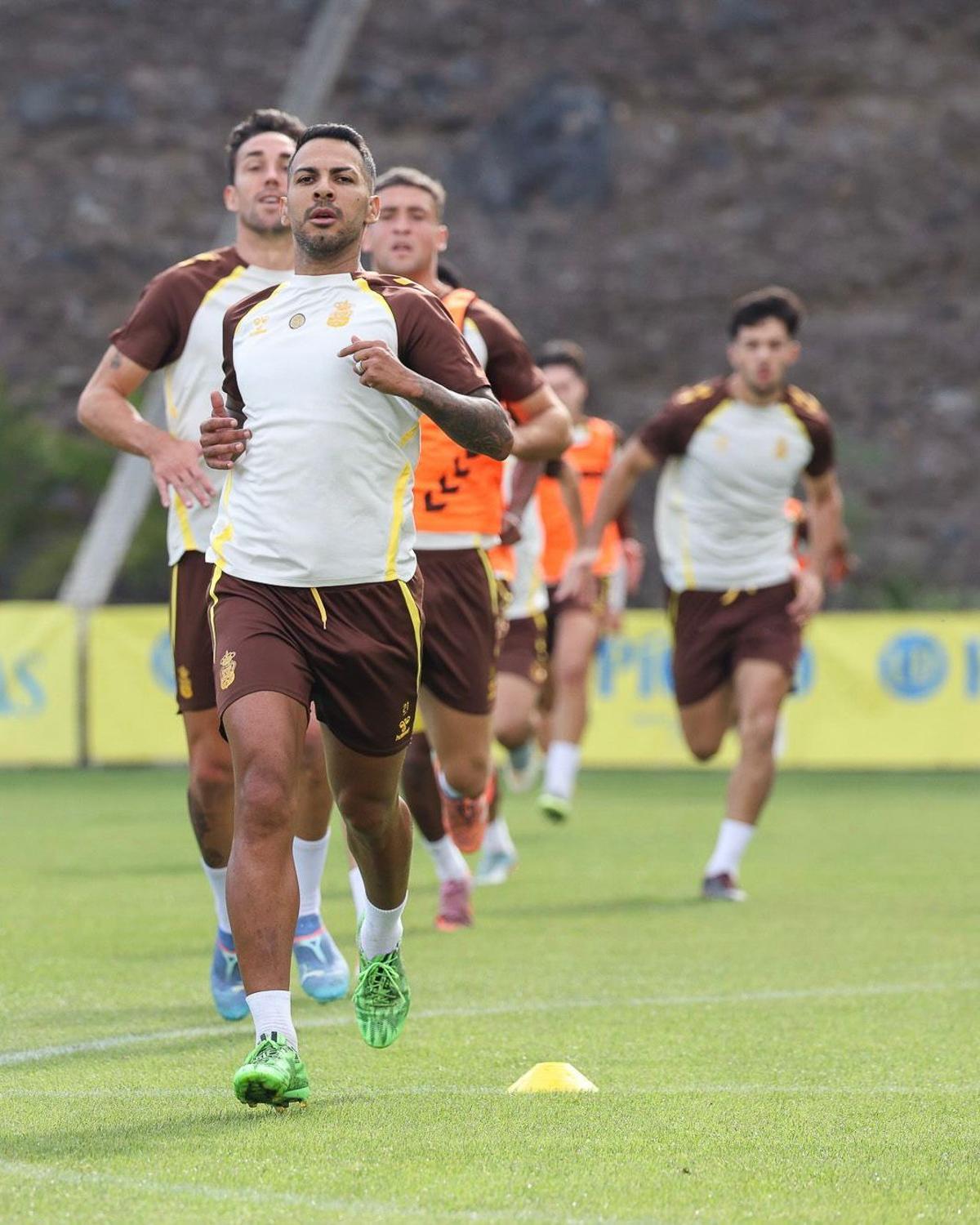 Viera, en primera línea, durante la sesión preparatoria en Barranco Seco. Detrás, Mata, Herzog e Iván Gil.