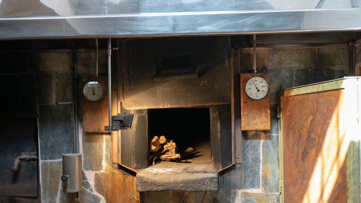 Horno de piedra moruno de la primera panadería, en El Mesón.