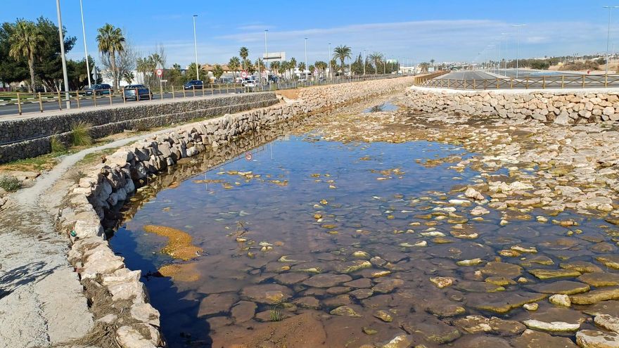 La obra de la glorieta de acceso a la macrourbanización La Hoya de Torrevieja estará terminada en Semana Santa