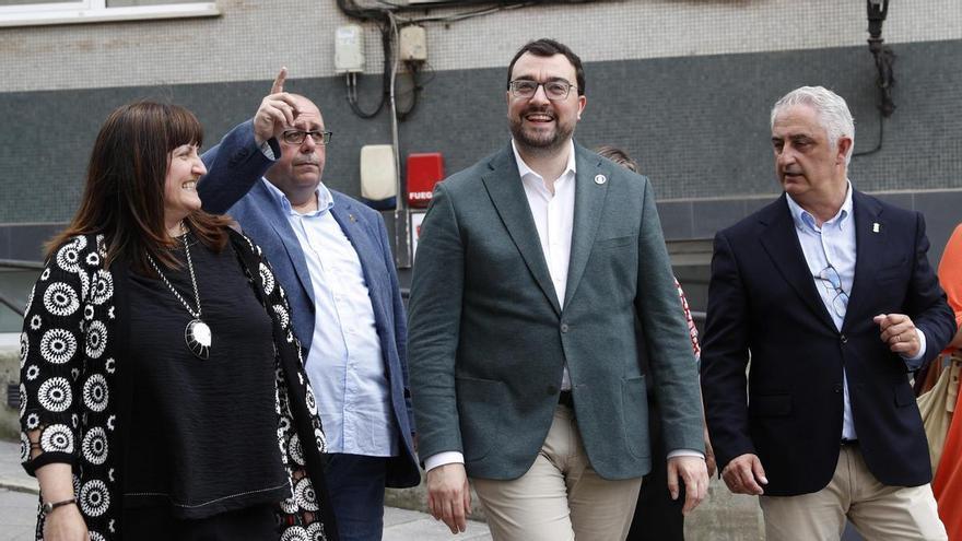 Carreño inicia la planificación de los primeros usos del proyecto Nueva Perlora tras la cesión de 35.455 metros cuadrados por el Principado