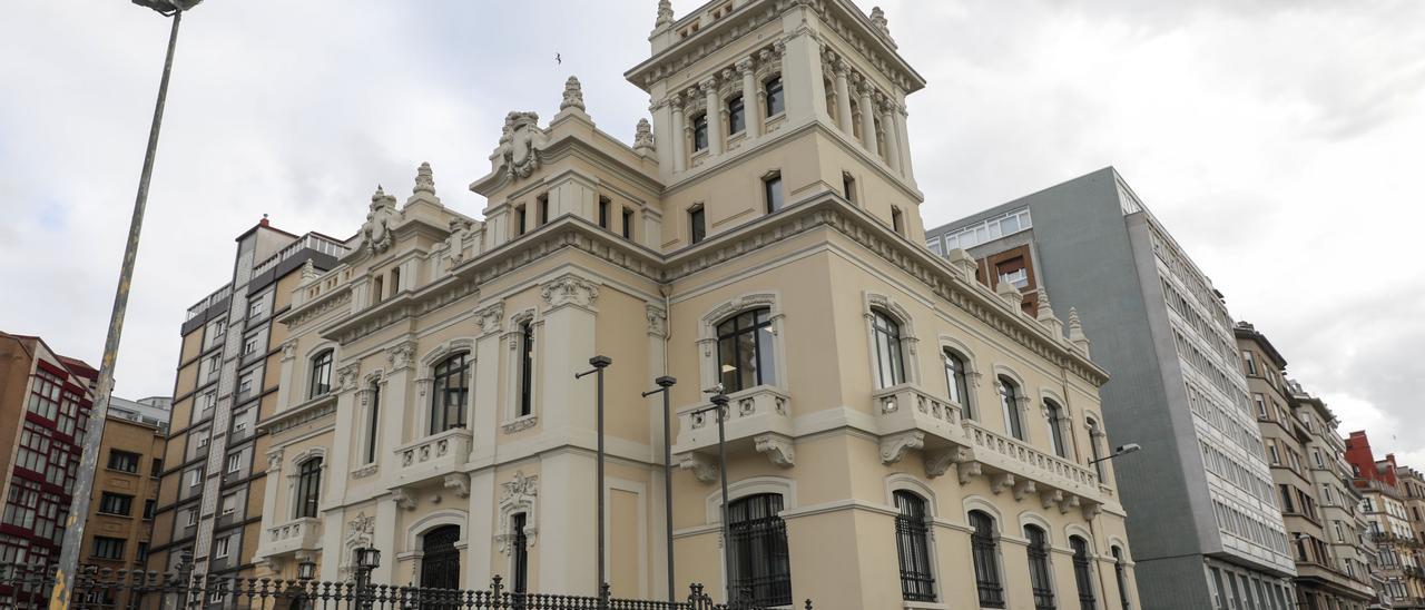 Antiguo Banco Urquijo, donde estaba ubicado el restaurante Camelia.