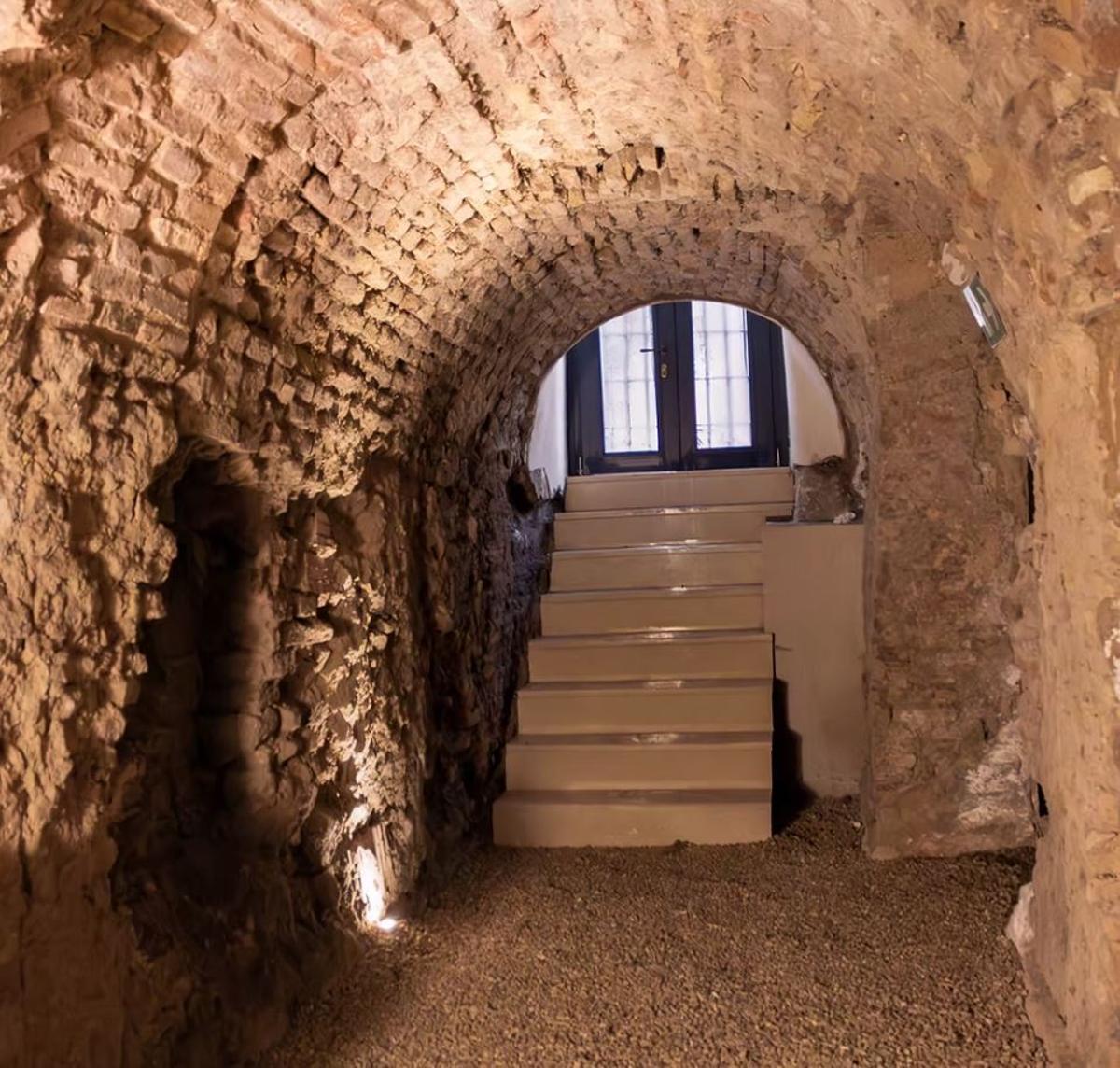 Casa Mikva, el restaurante de Sevilla que esconde en su interior unos baños árabes y judíos con siglos de historia