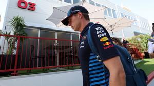 Max Verstappen , en el paddock de Bakú