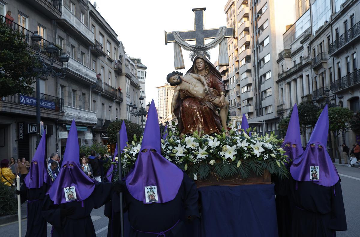 La procesión del Jesús del Silencio recorrió el centro de la ciudad