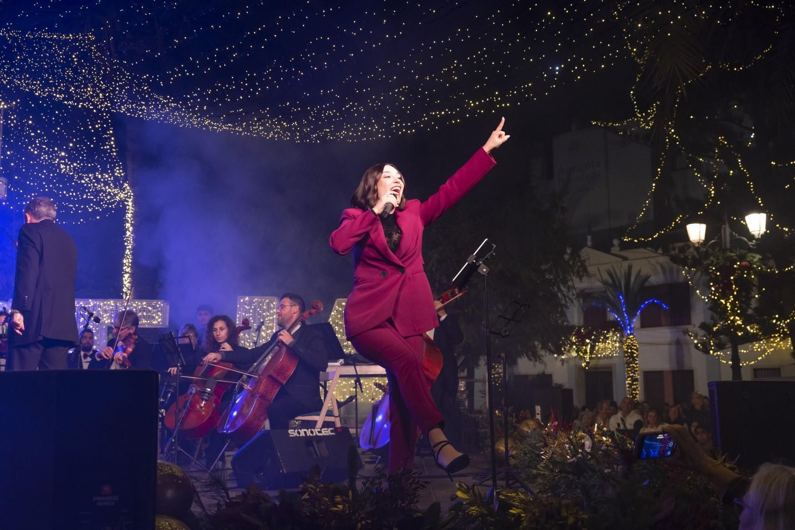 La fiesta de encendido del alumbrado especial de fiestas patronales y Navidad de Torrevieja, en imágenes