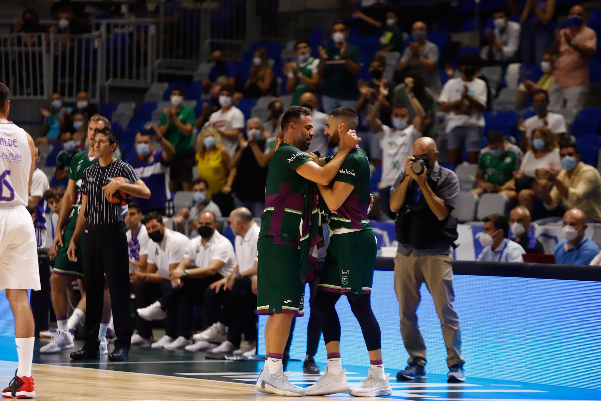 Carlos Cabezas juega su último partido con el Unicaja en el Carpena