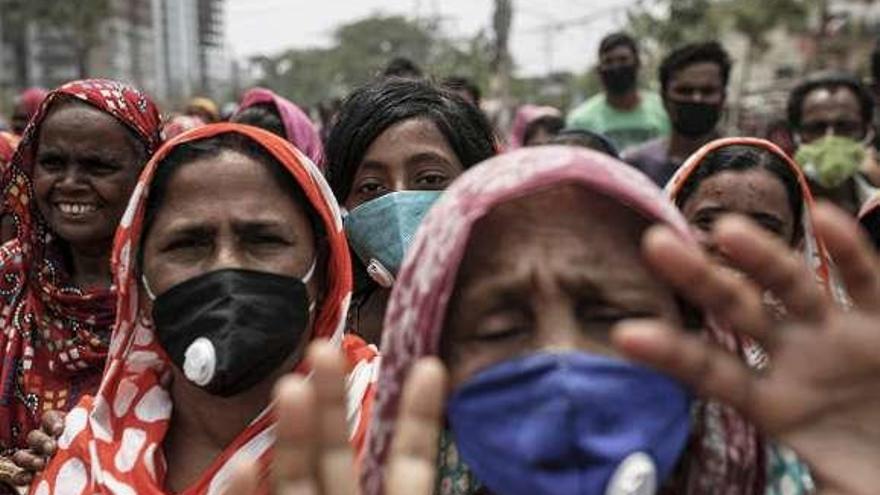 Trabajadoras bangladesíes protestan por impagos y hambre. // E.P.