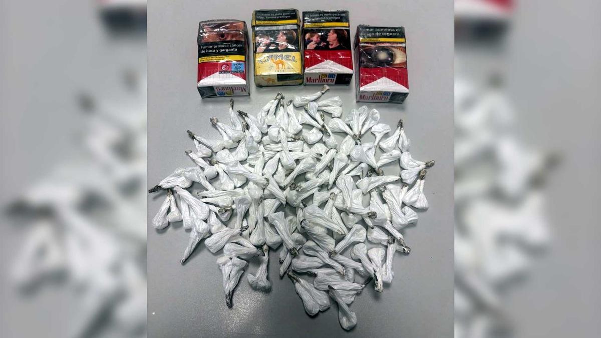 Els 125 farcellets de cocaïna decomissats al detingut a Vic.
