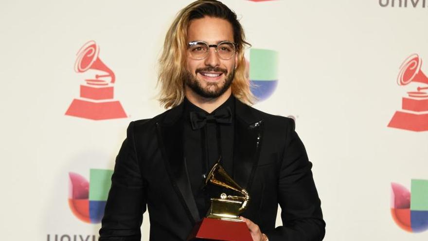Maluma, tras recoger el premio Grammy.