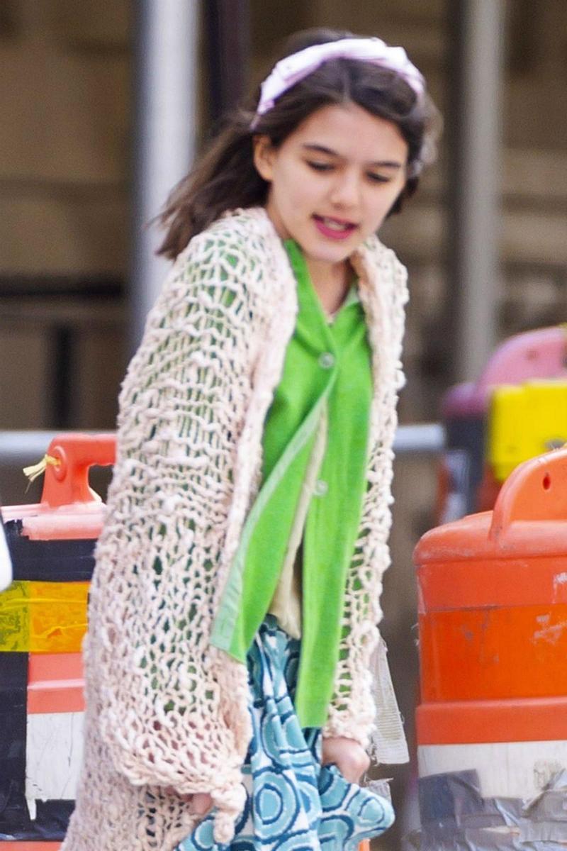 Suri cruise paseando con Katie Holmes el Día de la Madre