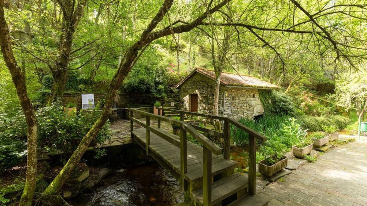 Zona del molino restaurado en el pueblo de O Couso