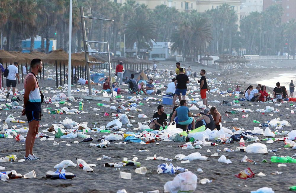 Así han quedado las playas después de la Noche de San Juan