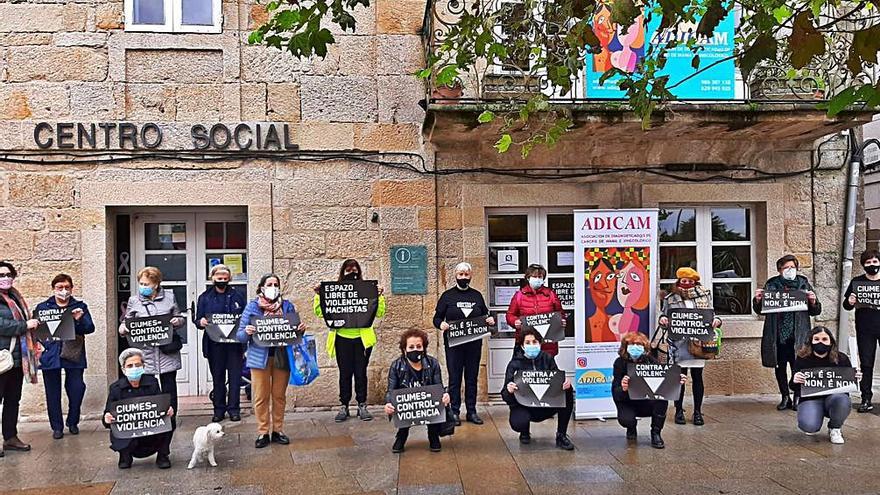 Adicam celebró un acto de
 repulsa ante a su sede.   | // S.Á.