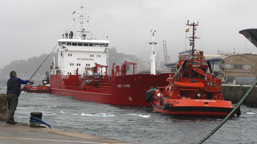 Un quimiquero arriba a Vigo tras sufrir una avería frente a Viana do Castelo