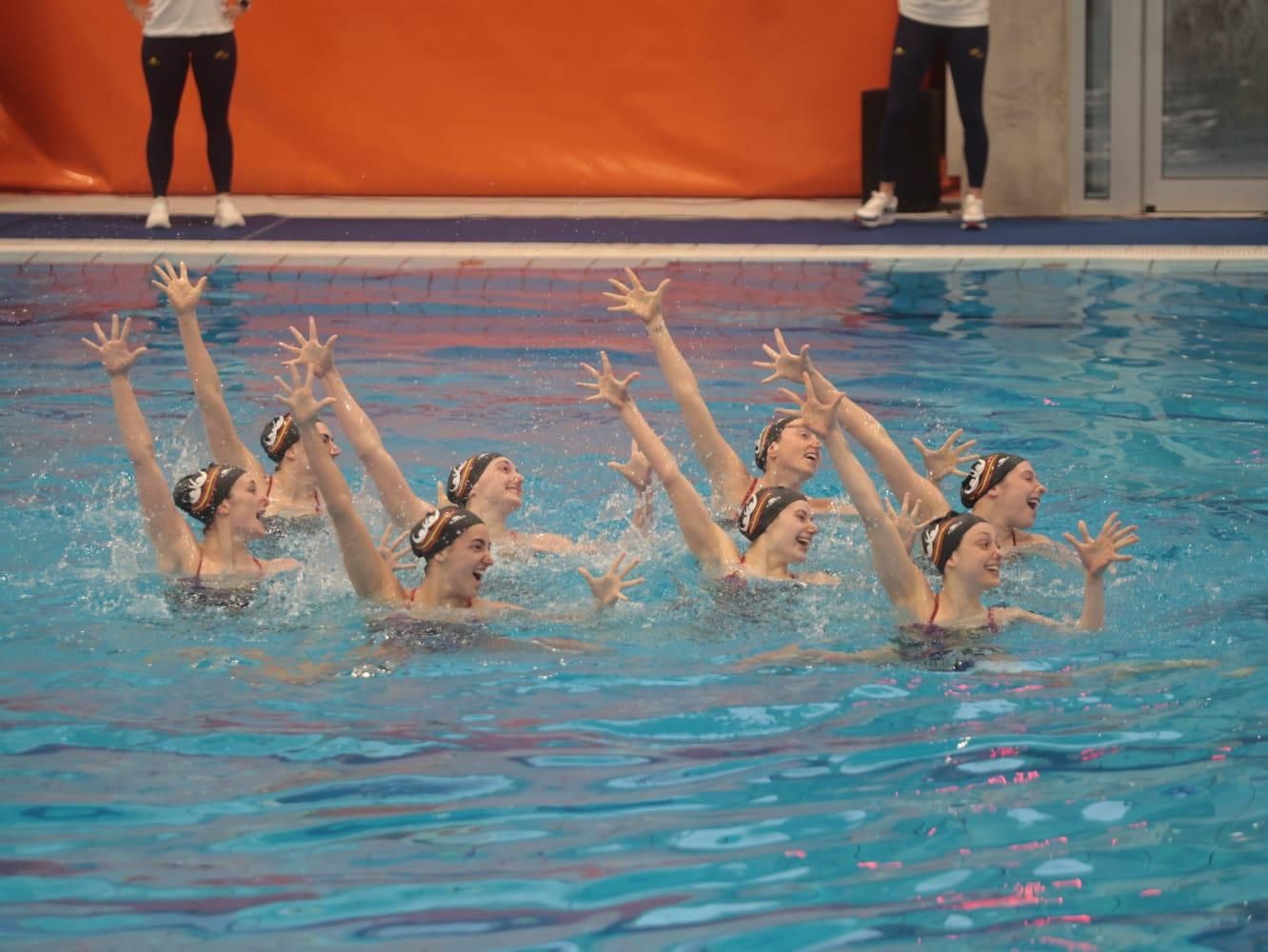 Exhibición solidaria por la dana del equipo español de natación artística