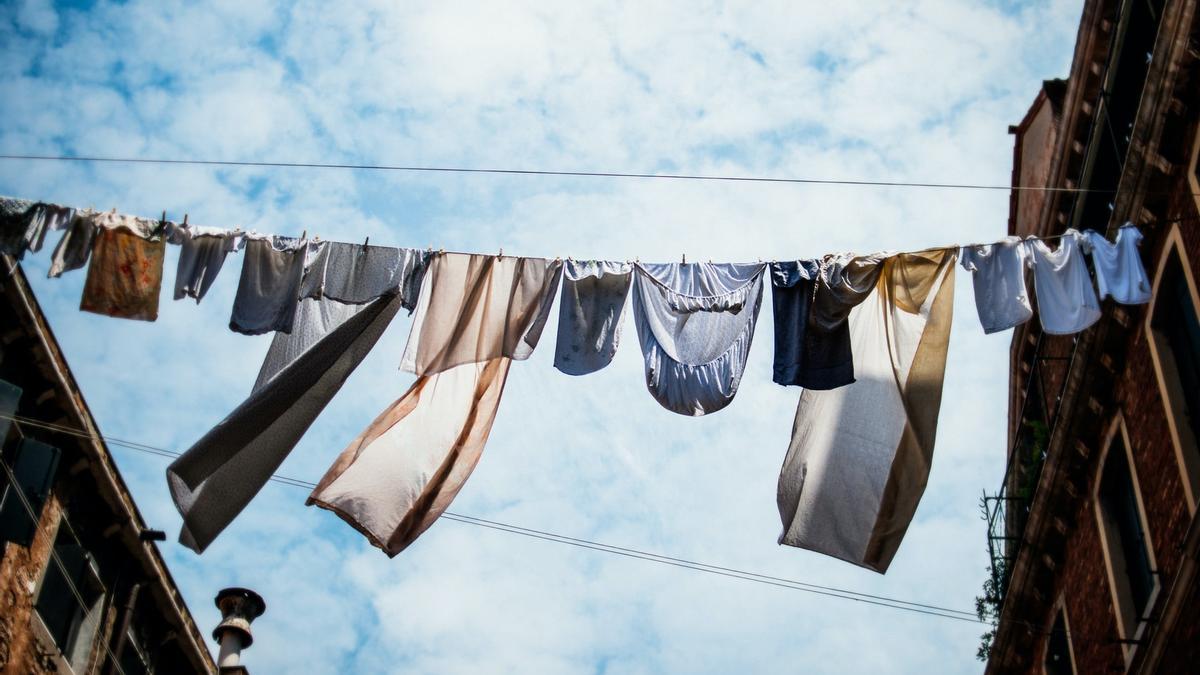 Cuándo es mejor tender la ropa en verano?