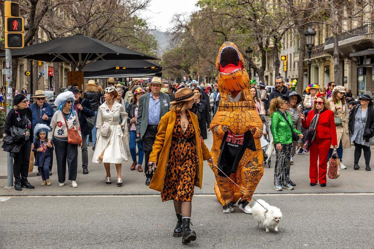 Nueva edición del Paseo con Sombrero por Barcelona