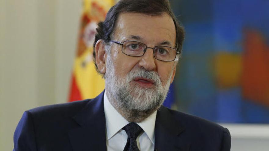 Rajoy exigeix a Puigdemont que renunciï a la DUI per «evitar mals majors»