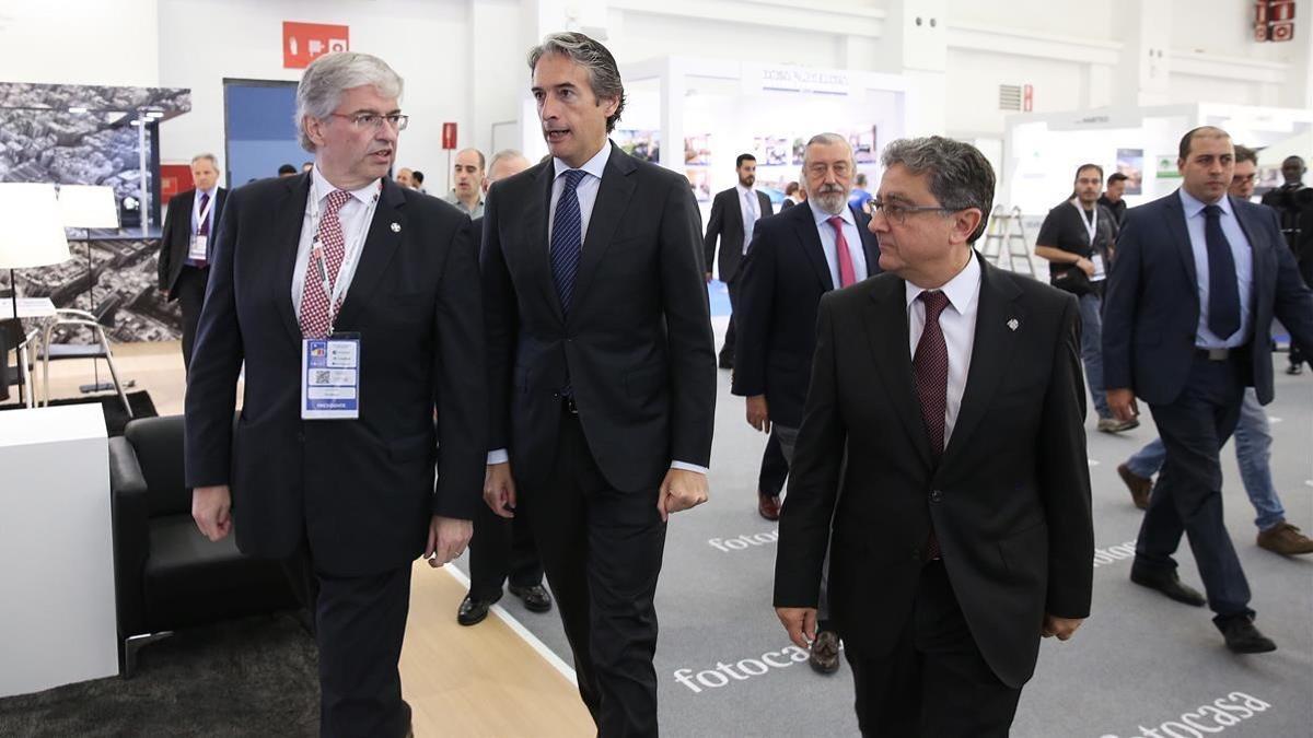 Jordi Cornet,  Íñigo Gómez de la Serna y Enric Millo, durante la inauguración del Meeting Point.