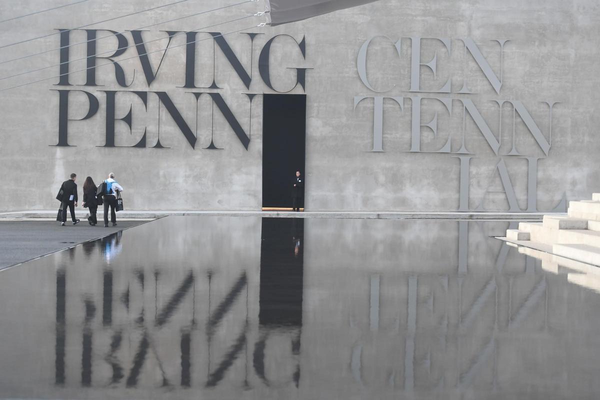 Exposición 'Irving Penn: Centennial' en el Muelle de Batería de A Coruña