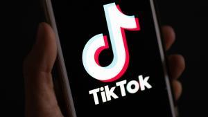 Archivo - El logo de TikTok en un teléfono móvil (archivo)
