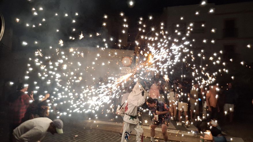 Xàbia se entrega al fuego: multitudinaria &quot;nit de Sant Joan&quot;