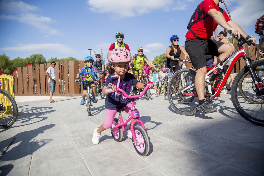 El municipio celebró este domingo el Día de la Bicicleta desde el parque de Foietes