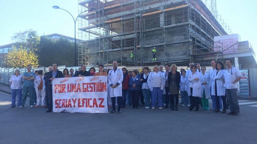 Los médicos de Jove continúan con las protestas por un nuevo convenio colectivo