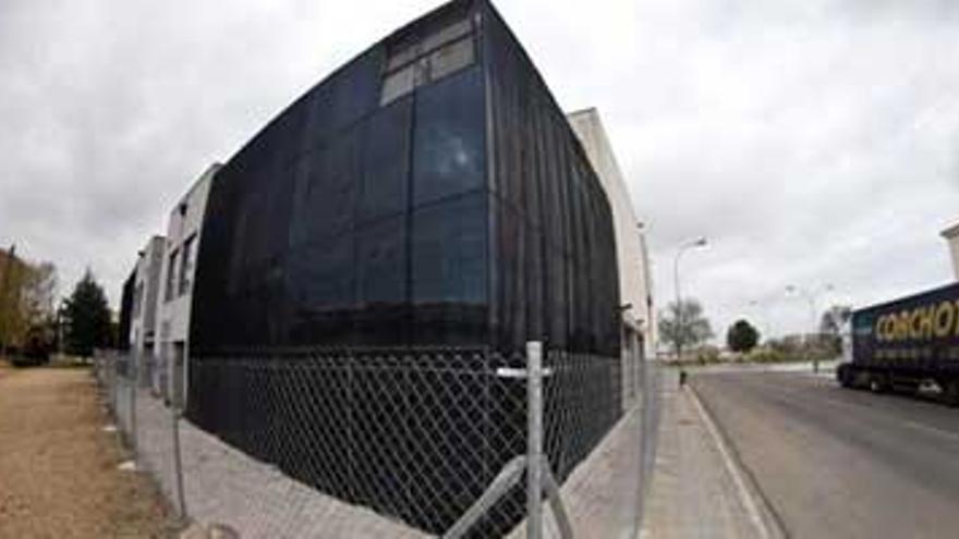 La reforma y arreglo del edificio de los cines Puente Real de Badajoz cuesta 269.000 euros