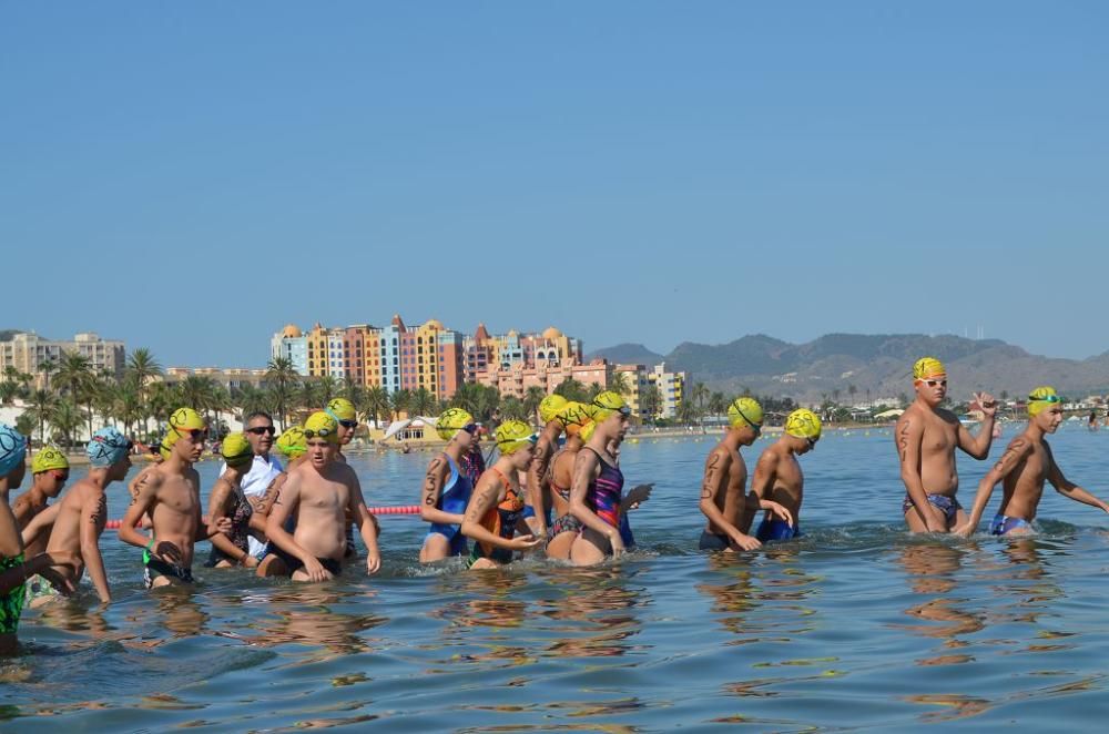 Más de 200 participantes 'se mojan' por la esclerósis múltiple en Playa Paraíso