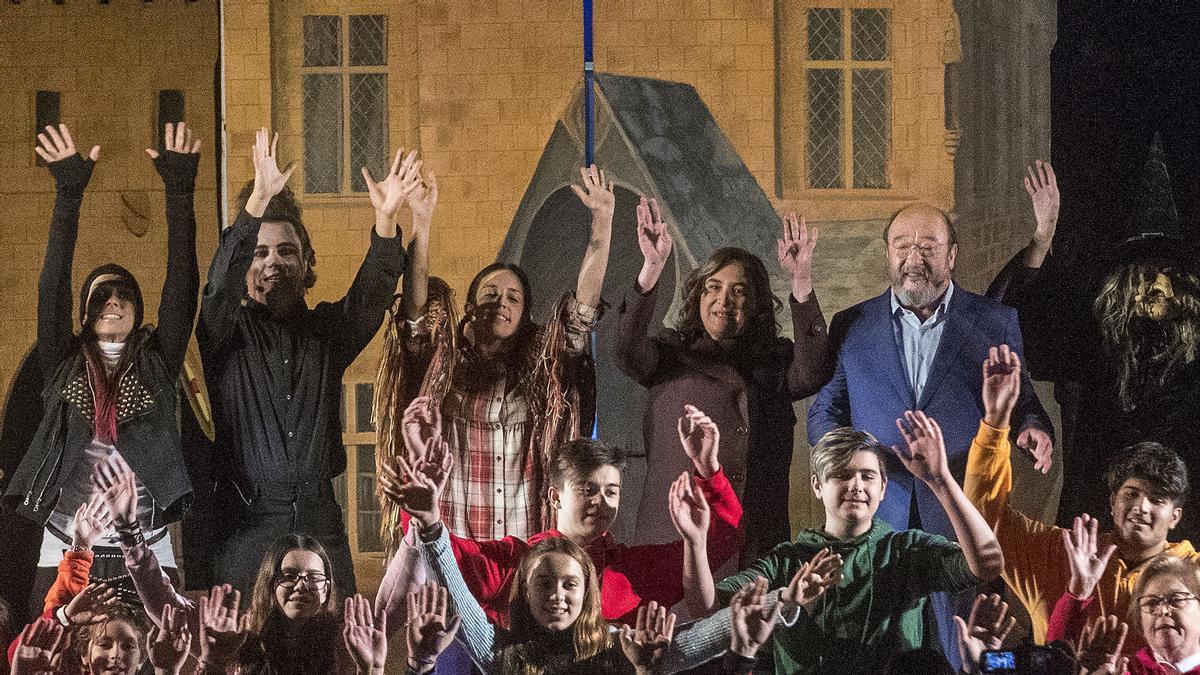 Ada Colau procede al encendido de las luces de Navidad desde Sant Andreu