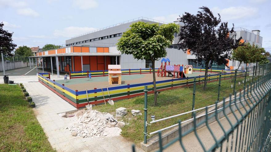 Comienzan las obras en el patio de infantil del CEIP Xesús Golmar