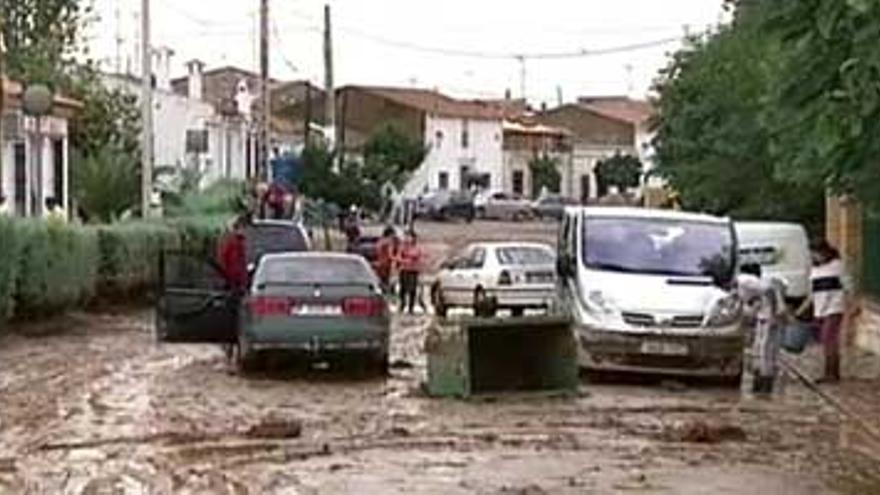 La lluvia obliga a cortar 4 carreteras y a evacuar 2 centros educativos