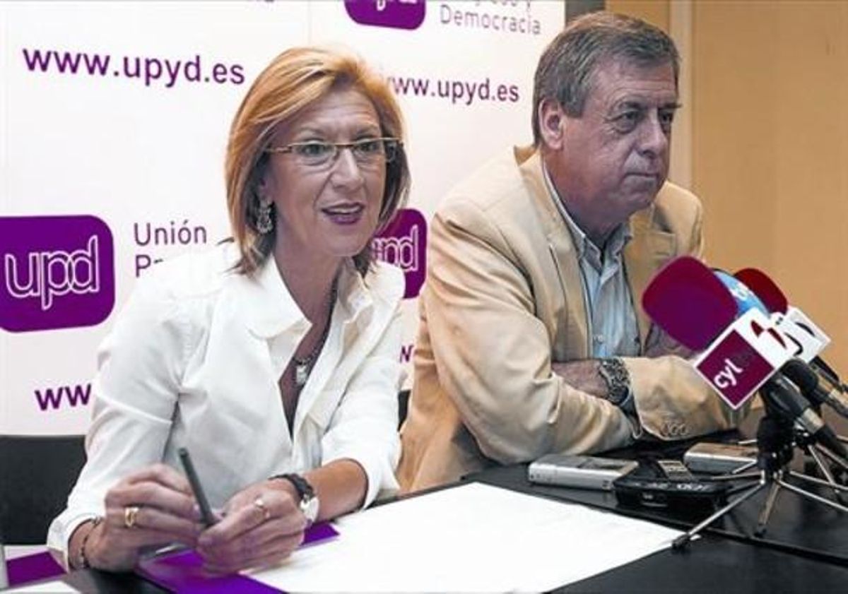 Amistat passada 8 La líder d’UPD, Rosa Díez, amb l’eurodiputat Francisco Sosa Wagner. Amistat passada 8 La líder d’UPD, Rosa Díez, amb l’eurodiputat Francisco Sosa Wagner.