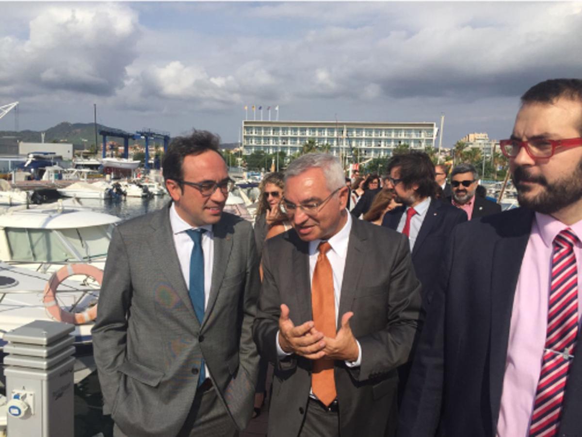 El gerent del Port de Mataró, Joan Bellavista, entre el conseller Rull i l’alcalde de Mataró, David Bote.