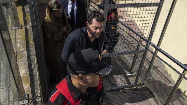 Jonathan Andic, acusat de l’homicidi del seu pare, surt dels jutjats de Martorell després de pagar una fiança.Jonathan Andic, fill del fundador de Mango, Isak Andic, i acusat de l’homicidi del seu pare, a la seva sortida dels jutjats de Martorell després de comparèixer davant del jutge i pagar una fiança d’un milió d’euros. | ZOWY VOETEN