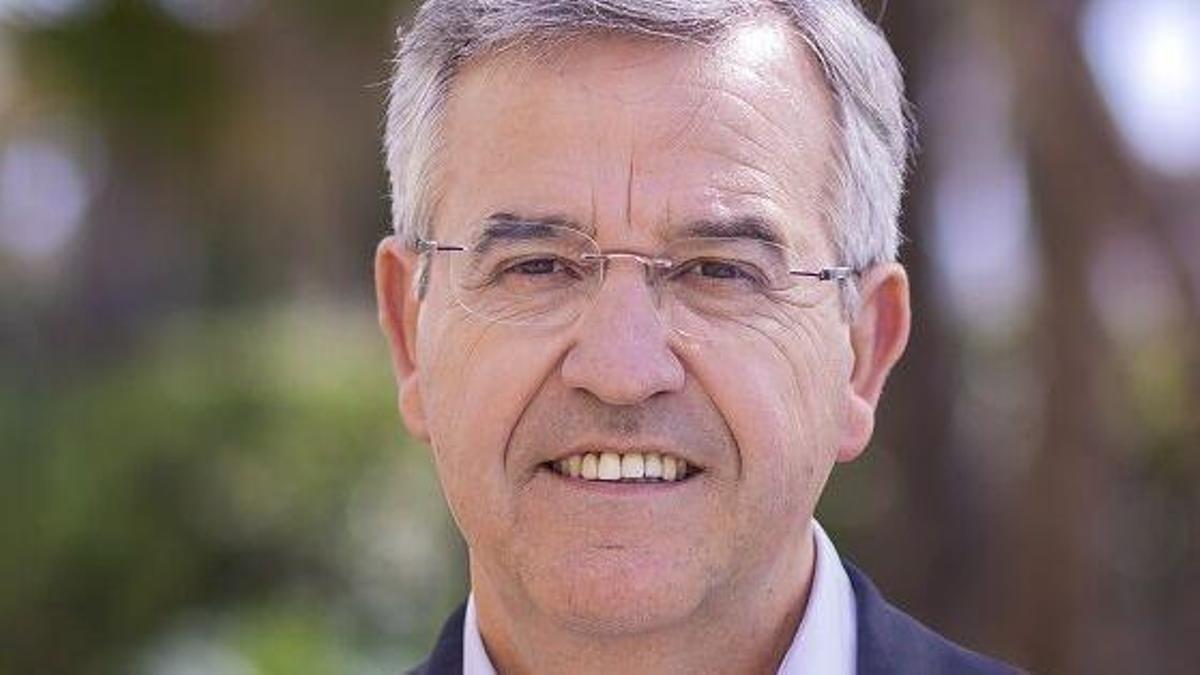 Se ha acordado continuar la causa contra el alcalde de Estepona, José María García Urbano, por un presunto delito de malversación de caudales públicos