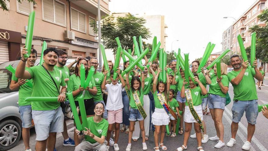 La "marea verde" de la UFECE disfruta del pregón de las Fiestas de Elche