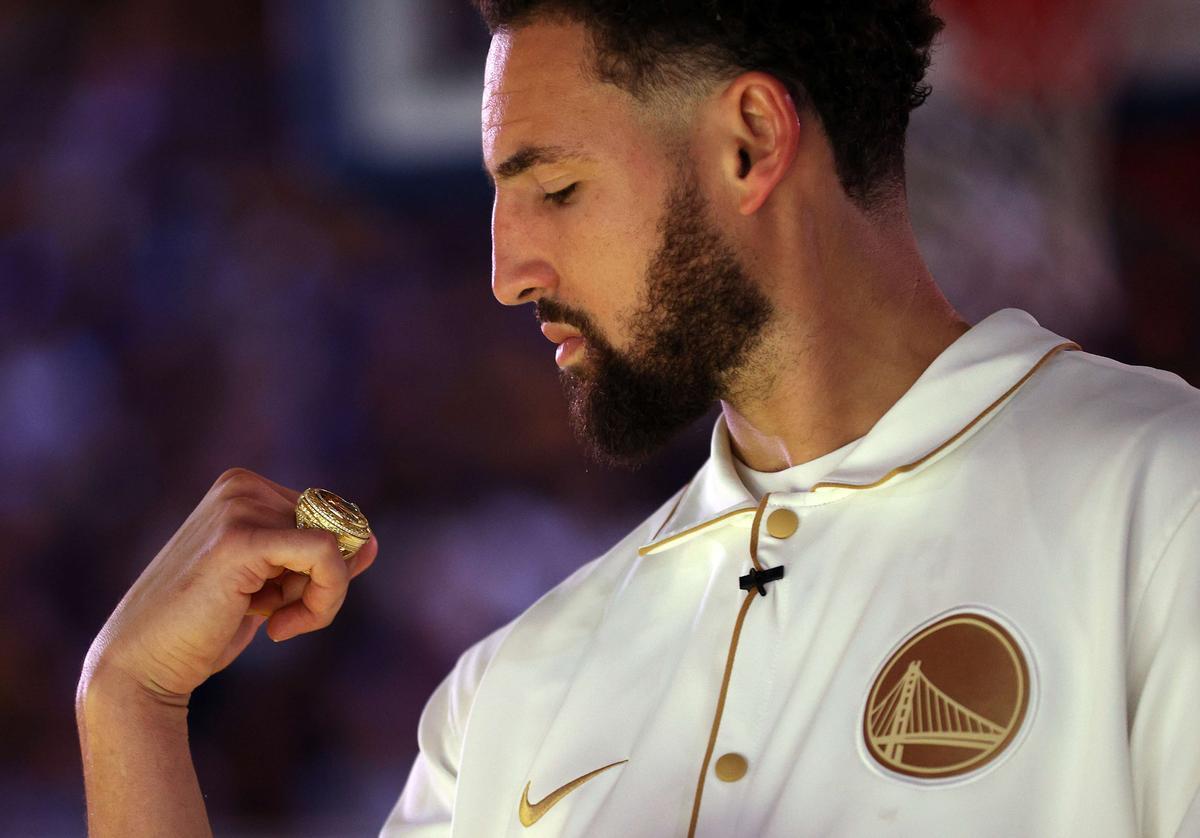 ¡Menuda fiesta! Así fue la ceremonia del anillo de campeón de la NBA a los Warriors