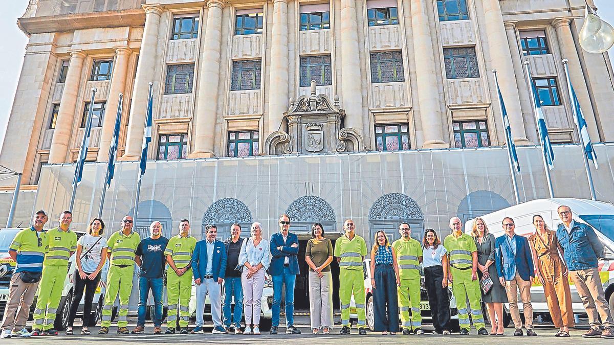 Foto de ‘familia’ con motivo de la presentación del Plan de Mejora de Paradas.