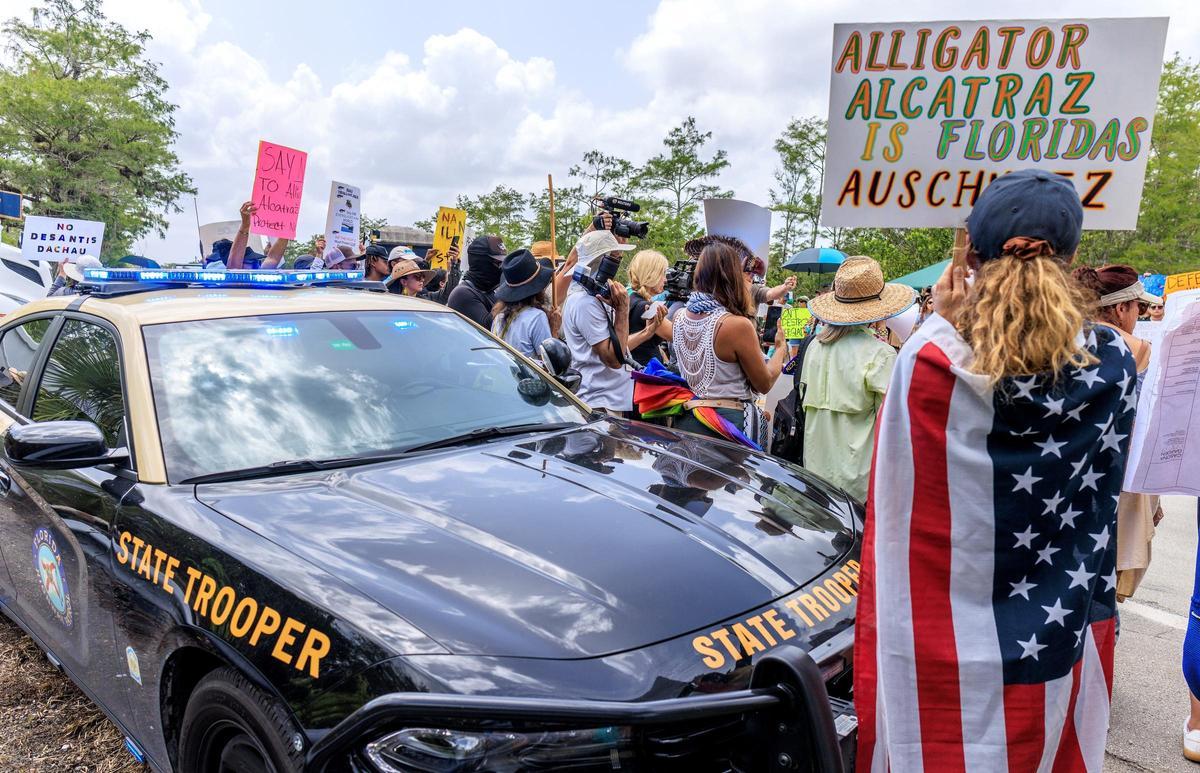 La protesta Stop Alligator Alcatraz por la construcción del nuevo centro de detención masiva de migrantes.