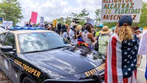 La protesta Stop Alligator Alcatraz por la construcción del nuevo centro de detención masiva de migrantes.