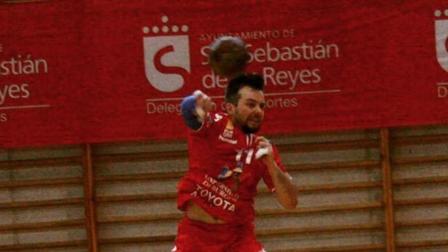 Benjamín Calleja tomará el relevo de su compatriota chileno Sebastián Ceballos en el extremo del Balonmano Zamora