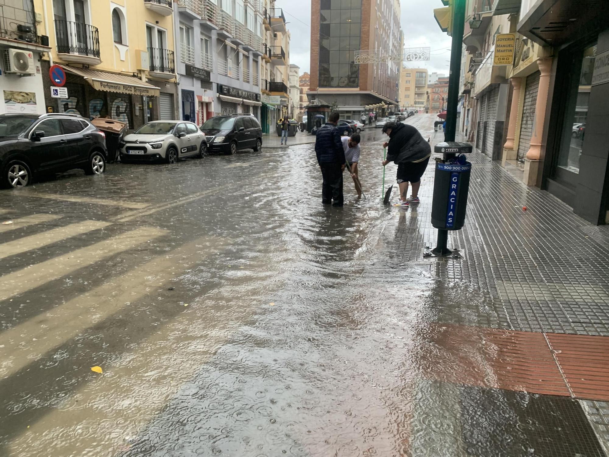 Las trombas de agua y granizo inundan algunas de las principales avenidas de Málaga